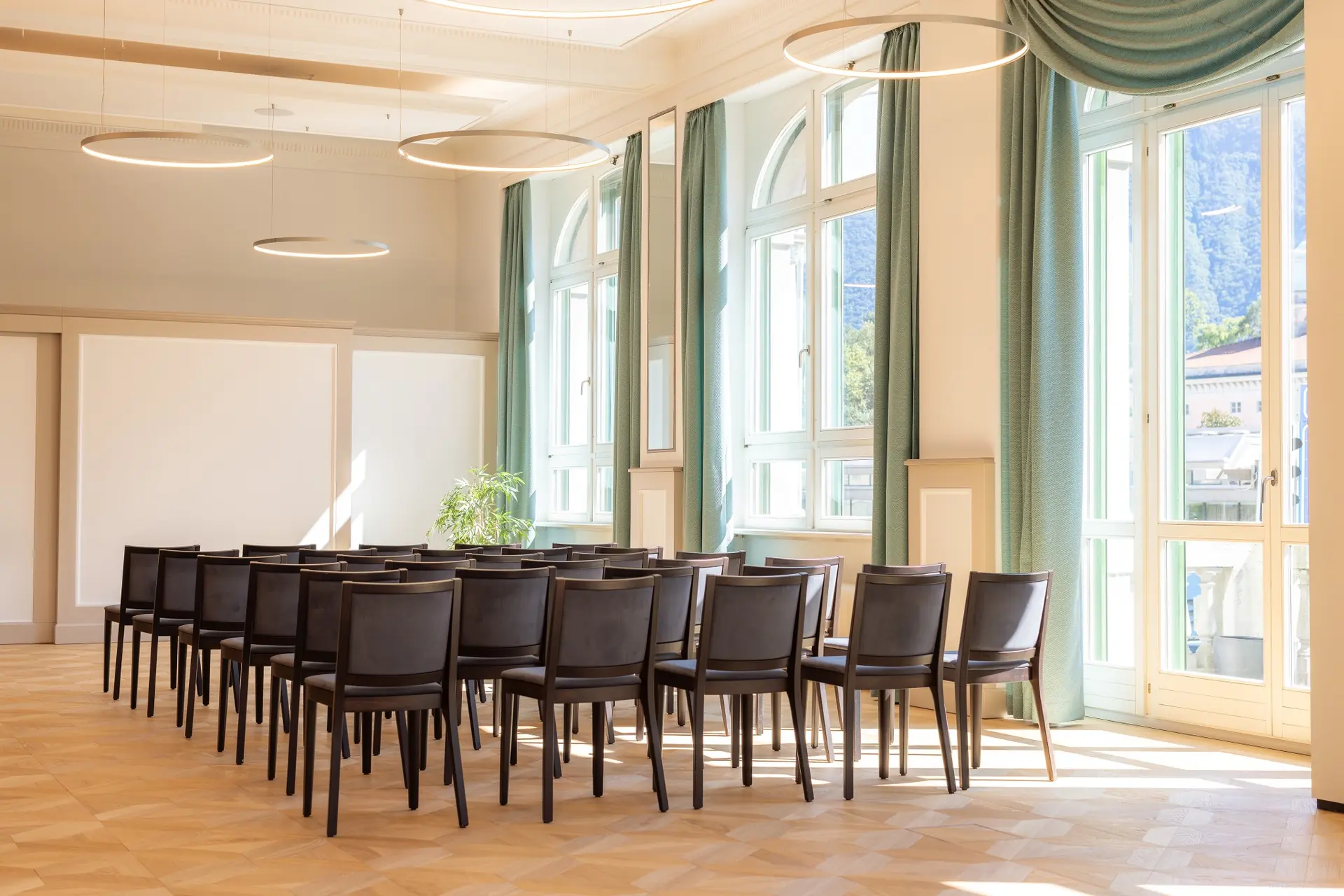 Hotel Pestalozzi Lugano – Veletta custom nella sala luminosa