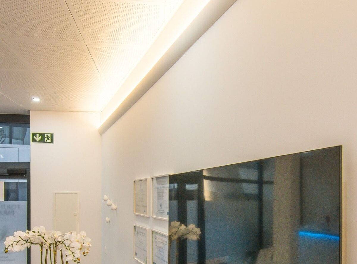 Dettaglio illuminazione con Veletta VE201 nello studio medico a Lugano