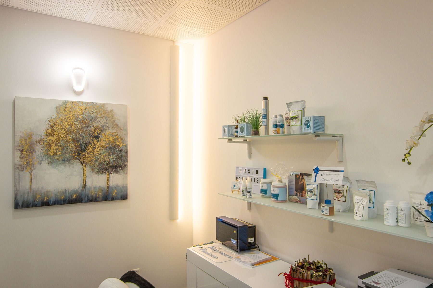 Veletta VE201 con luce verticale nello studio medico a Lugano