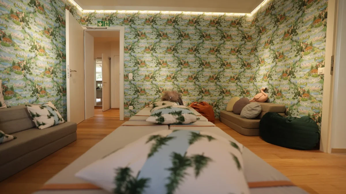 Illuminazione con Veletta® Made in Italy nella Kinderhouse del Grand Hotel & SPA Victoria-Jungfrau, luce LED indiretta che crea comfort e gioco.