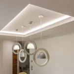 Illuminazione con veletta VE211 a soffitto, installata in cucina con sospensioni moderne
